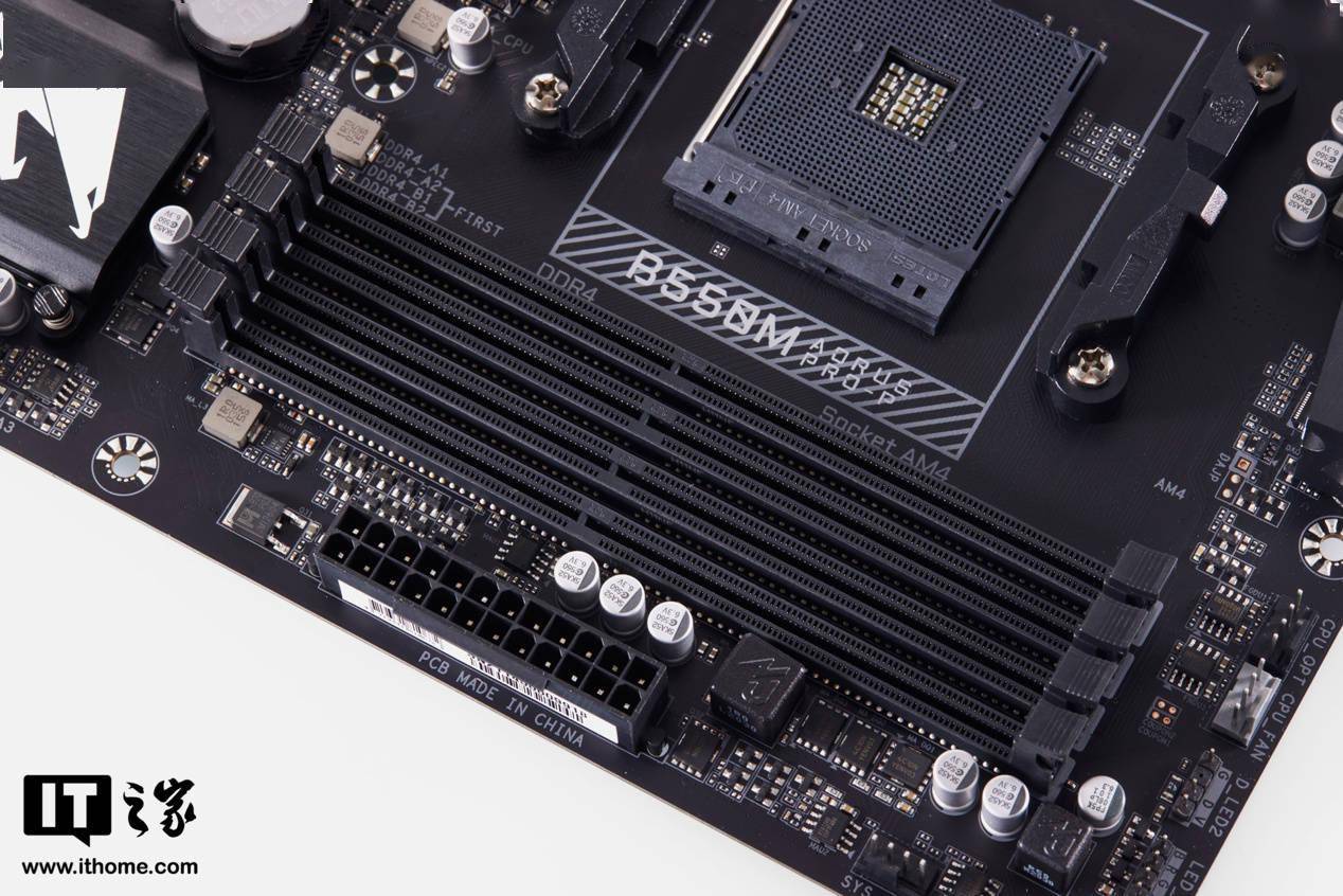 支持新一代 amd 锐龙处理器,在处理器插口旁边还写有"b550m aorus pro