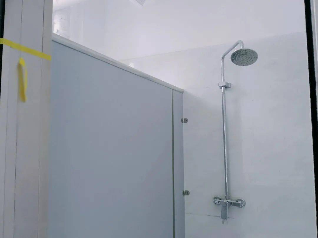 邓州湍南高中双独立淋浴四人宿舍堪称一流