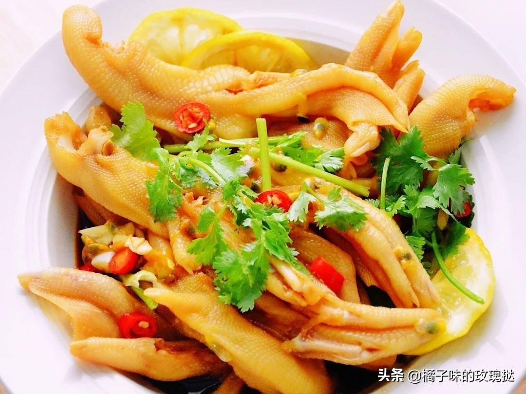 解腻开胃的家常美食推荐:柠檬百香果无骨鸭掌,腌辣椒,酸辣豆芽_香菜