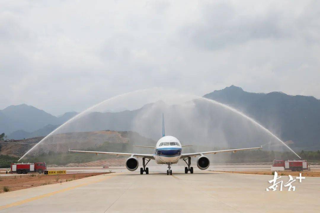 韶关丹霞机场,试飞成功 | 早安广东