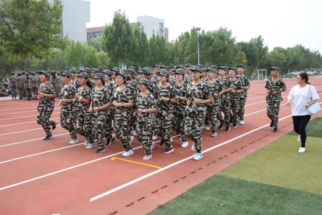 和跑操有个约定衡水一中组织新生开启第一操