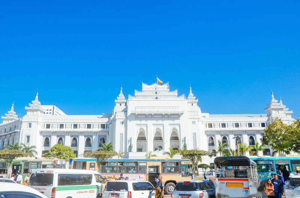 与其他东南亚大城市比较,⑥缅甸故都仰光(现首都为 ⑨内比都)相对不太