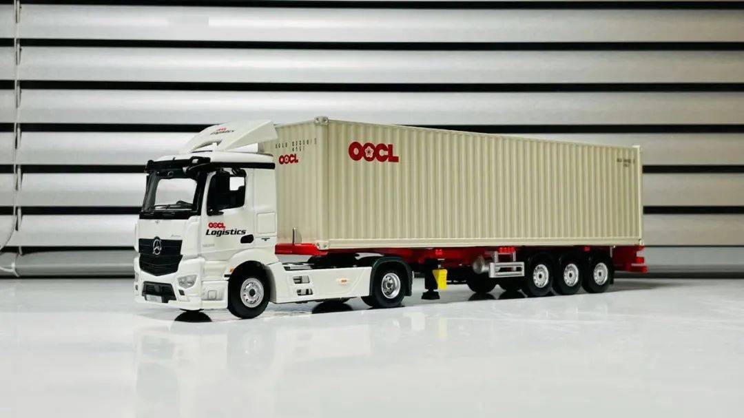 收藏微影新出的164奔驰集装箱拖头值得收