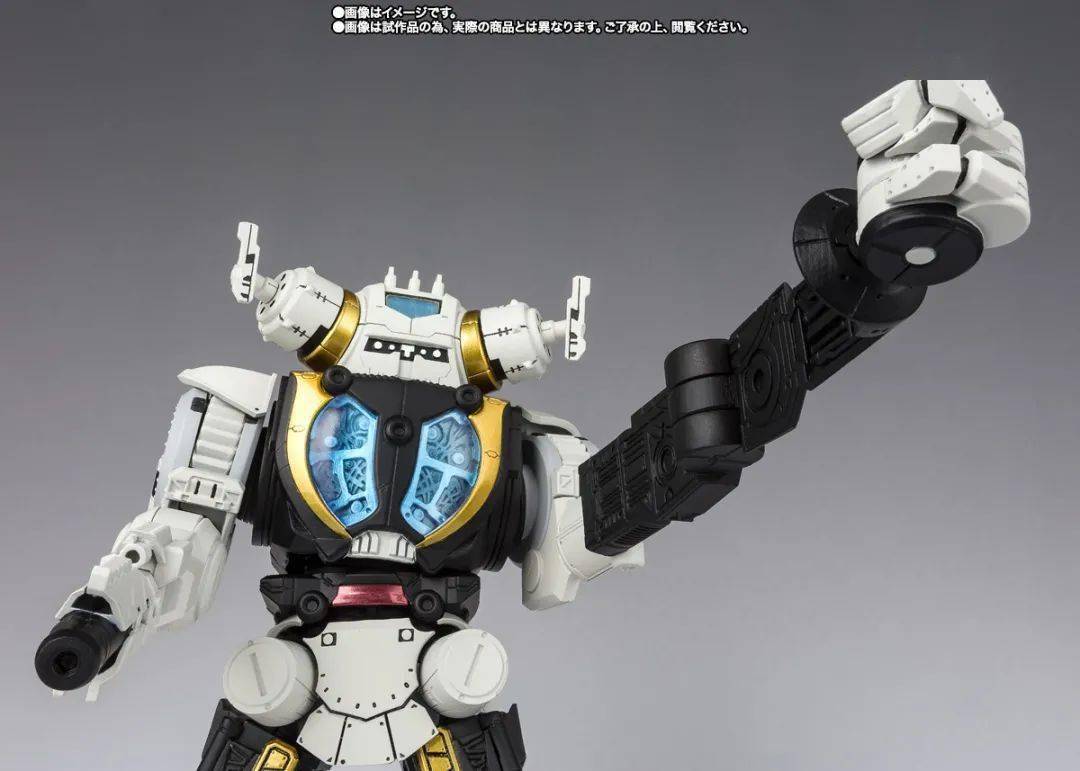 这款金古桥当然也可以搭配shf系列之前推出的其他几款人偶把玩这款