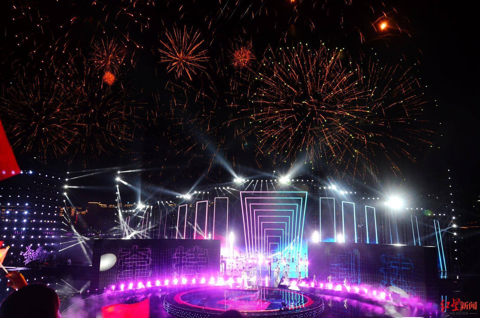 专访央视中秋晚会执行总导演外景拍摄和舞台现场相结合带给观众沉浸感