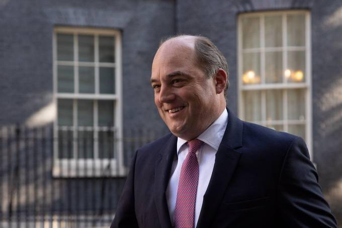 英防相暗讽:美国不再是超级大国!_华莱士