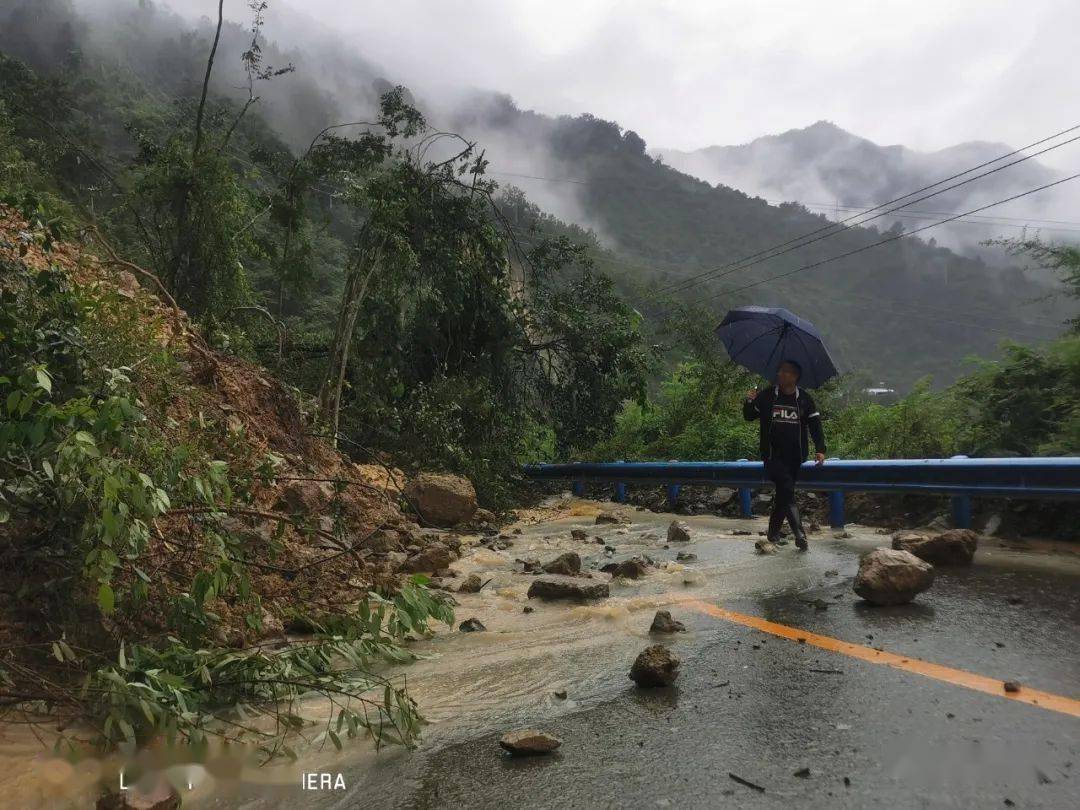 强降雨来袭!安康紫阳县发生多处山体滑坡,多条道路中断