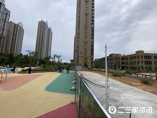 小区|高新四幼不让上，曼哈顿小区配套幼儿园未建成 孩子要去哪上学？