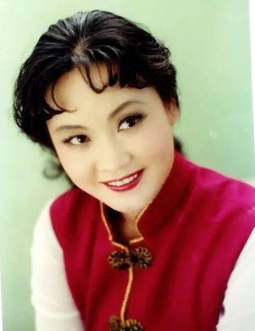 《南泥湾》李谷一演唱版_郭兰英