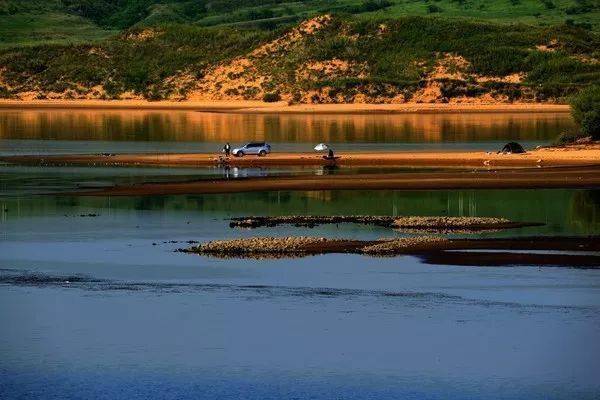 北京正北,这里是中国最美的秋景之一,宛如一块镶嵌在高山和草原中间的