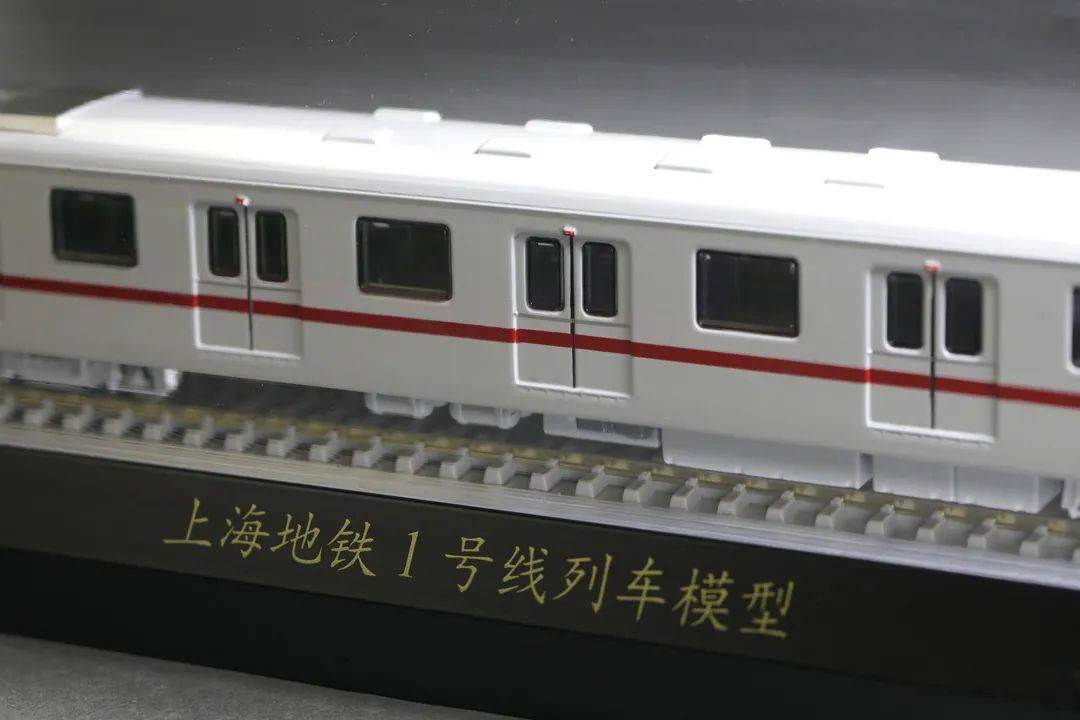 复刻地铁1号线列车申通地铁1国拍民品这次接受委托,拍卖一批汽车模型