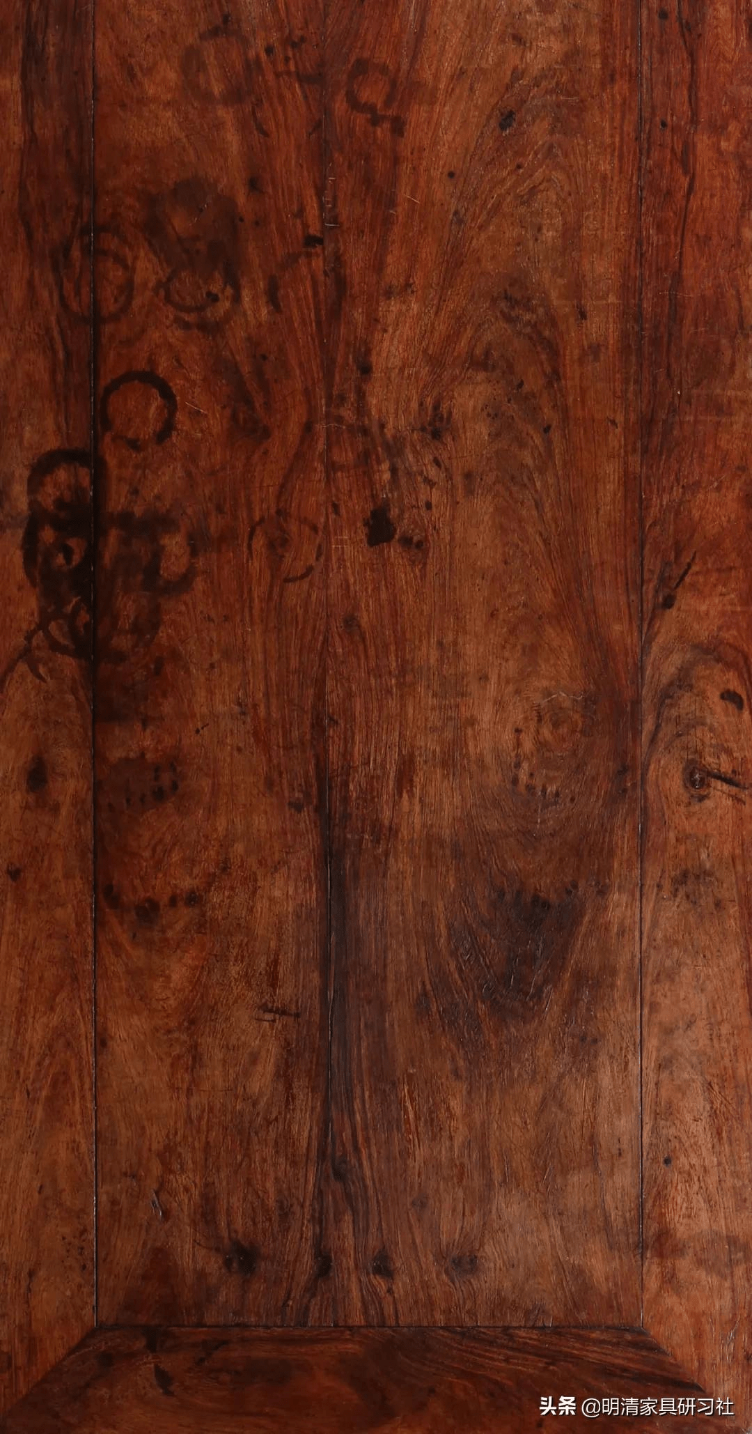 缅甸花梨大板图赏：缅花特殊纹理集中呈现，足以和任何纹理著称的名木比美_黄花梨