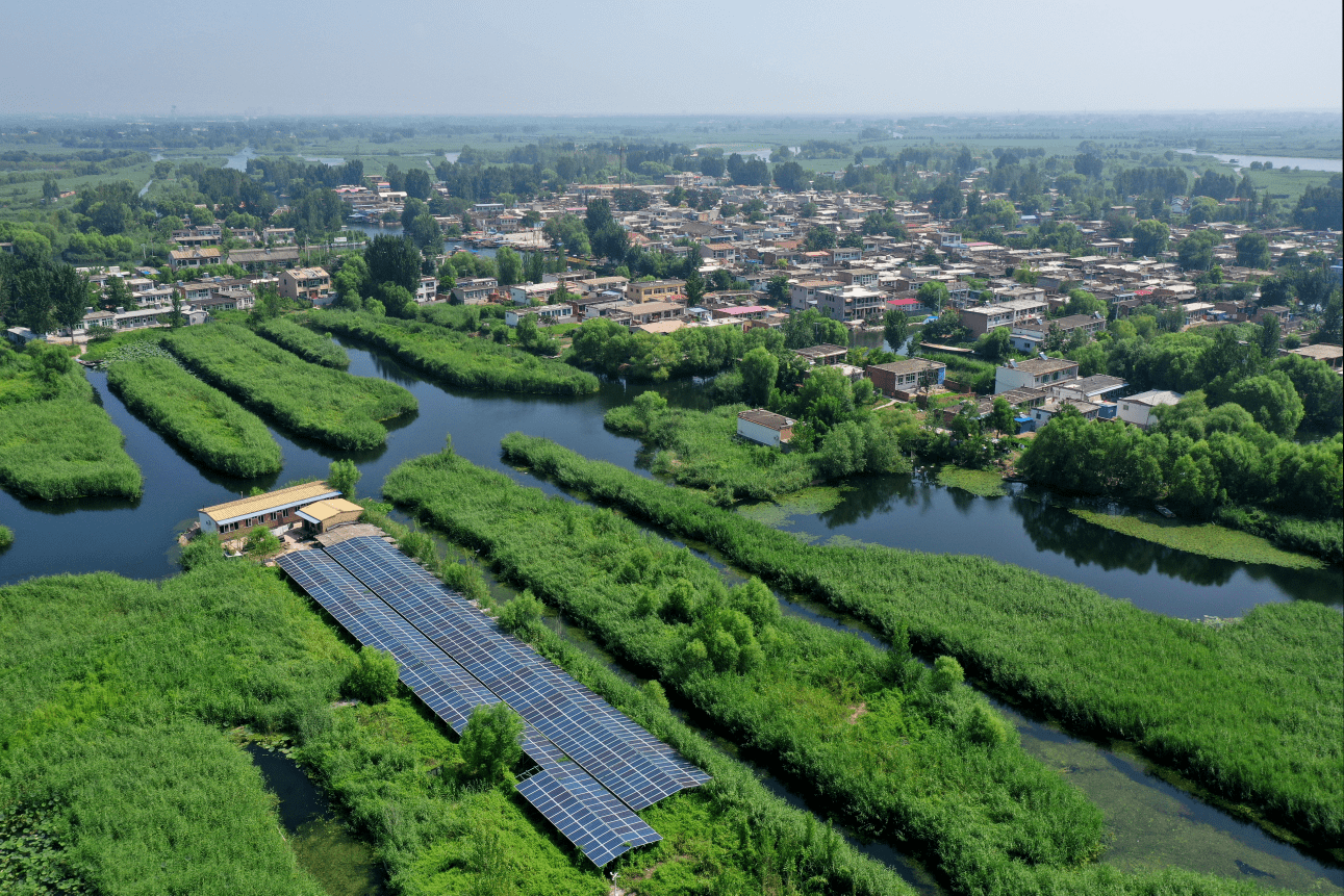 去年10月,国网雄安新区供电公司在王家寨村规划建设了绿色智能微电网