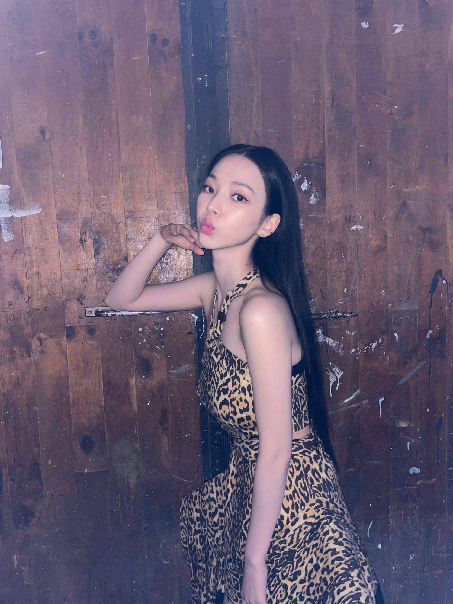 aespakarina优越sline身材光滑肩线性感美爆发