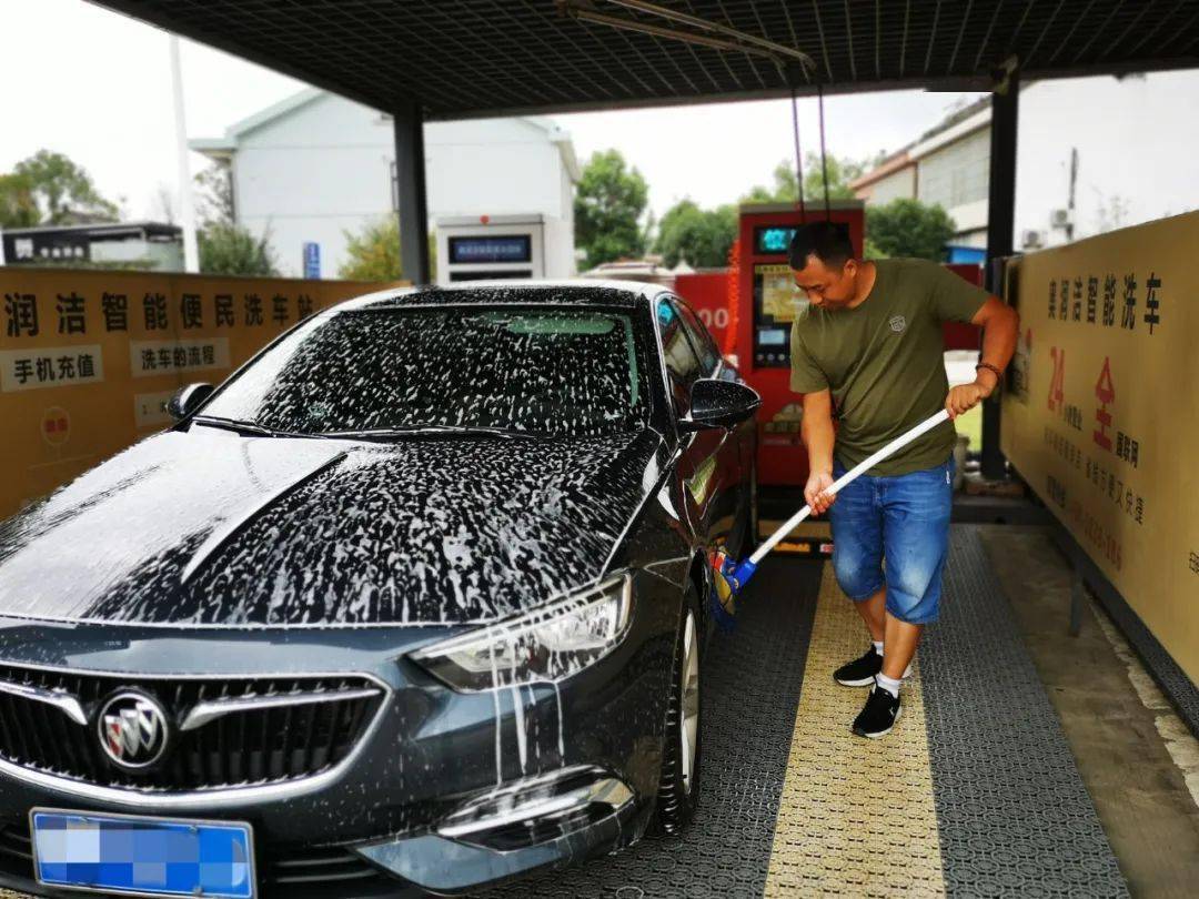 锡山区城管局有关负责人介绍,传统洗车店大多是路边作业,既不环保