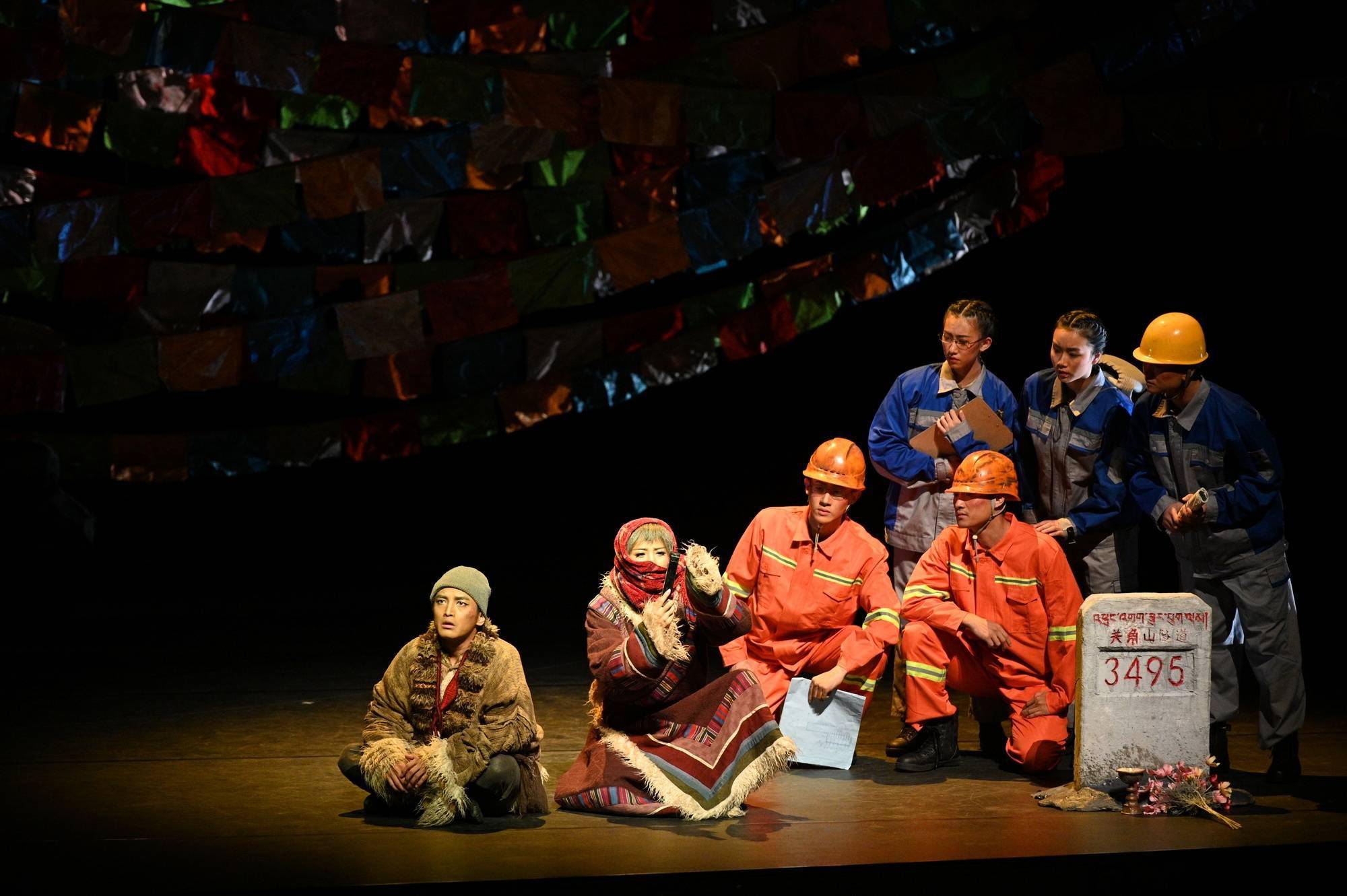 主旋律爆款天路回归大剧院舞台讲述青藏铁路动人故事