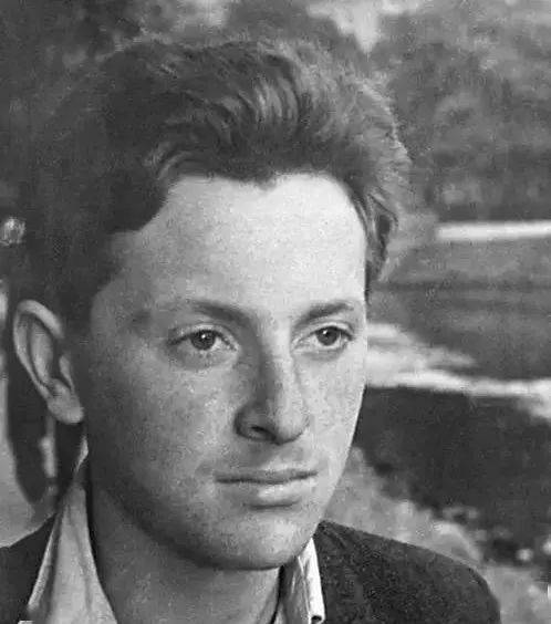 1963 年布罗茨基以"寄生虫"罪名被提起诉讼,时年23岁.