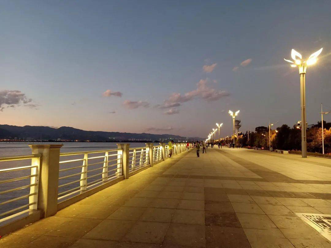 【春城秀】白露为霜,携手伊人,游船在滇池_公园