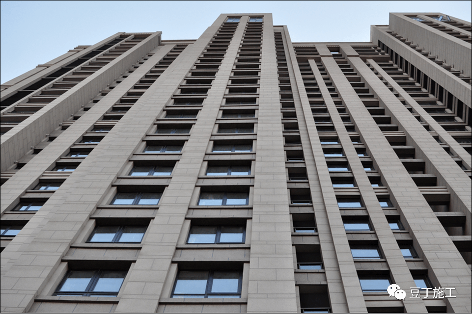 难怪人家工程能获白玉兰奖,这外墙做的比花瓶还漂亮