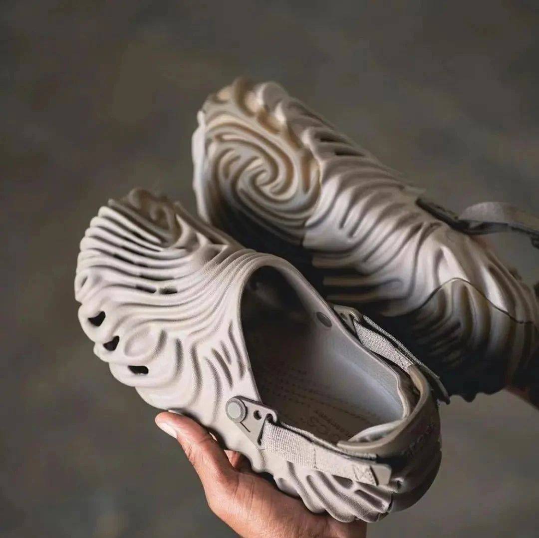 从未见过的 “洞洞鞋”，BALENCIAGA x Crocs 2018 春夏 Foam 设计亮相 – NOWRE现客