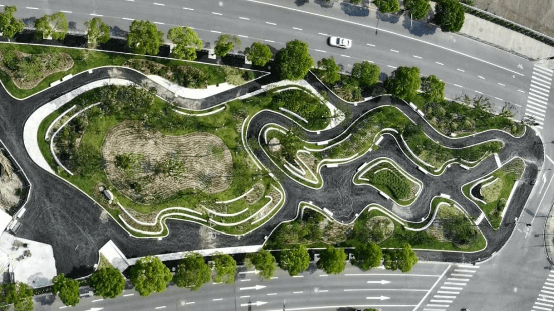 台地花园的修建借鉴了欧洲经典台地园的造园要素,以