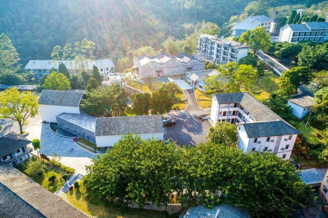 大容山国家森林公园入住桫椤谷度假酒店叹无边际泳池玉林肇庆罗定纯玩