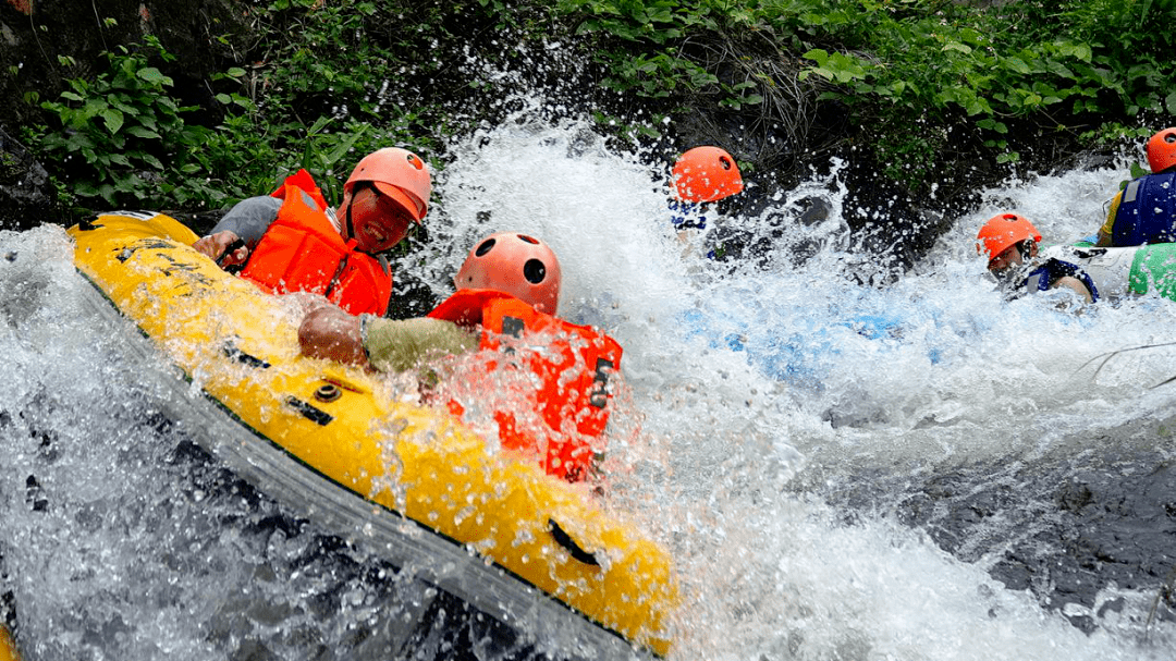 中秋国庆│清远漂流之王黄腾峡漂流网红大球拍天门悬廊灯光秀峰林水乡