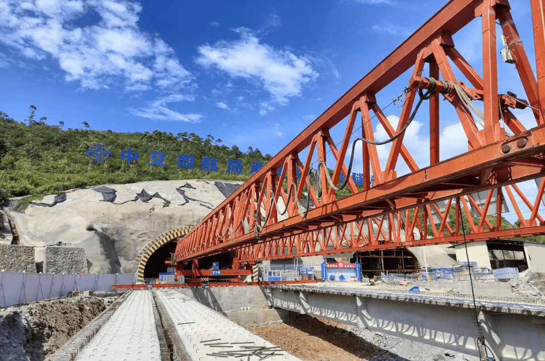 聚焦重点项目 | 临连高速沙归大桥全幅预制梁架设完成