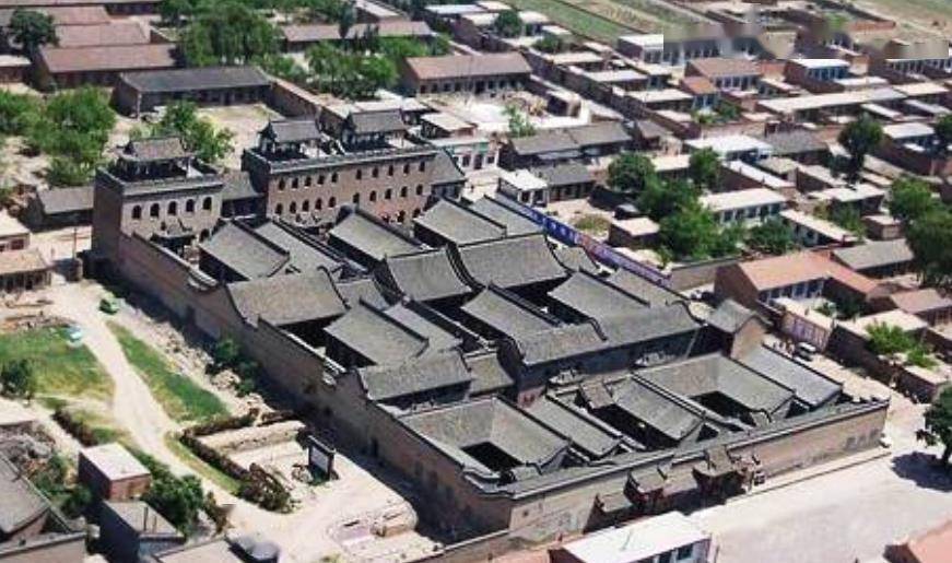 盖起一座座富丽堂皇的豪宅,其中以曹家大院和孔祥熙宅院为代表