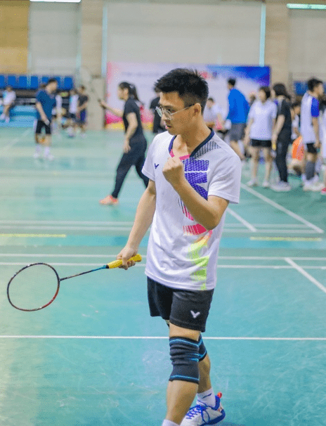 马院体育丨叮～小伙伴们来打球啦!_羽毛球