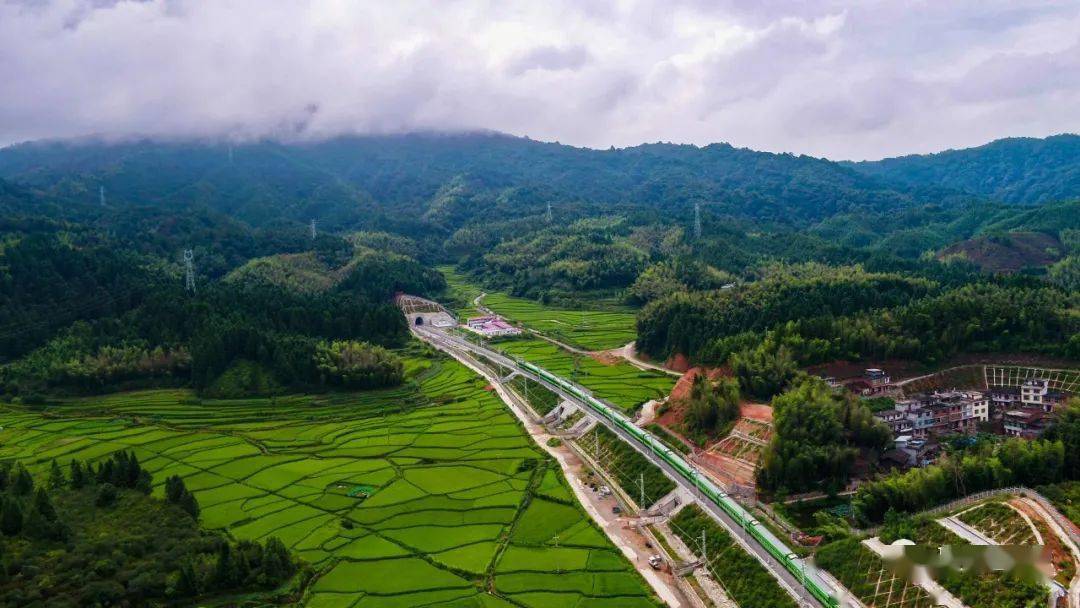 首列復興號動車組駛入寧化站三明多個縣即將步入鐵路時代