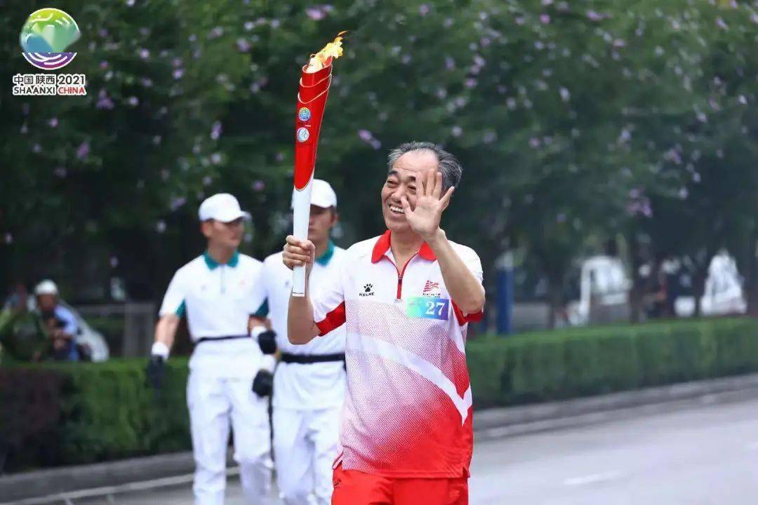 骄傲三名陕西高院校友担任十四运圣火传递火炬手