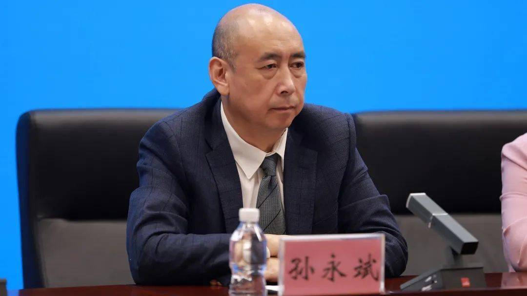 黑龙江省商务厅处长栗波中国饭店协会会长韩明发布会上正式宣布,由