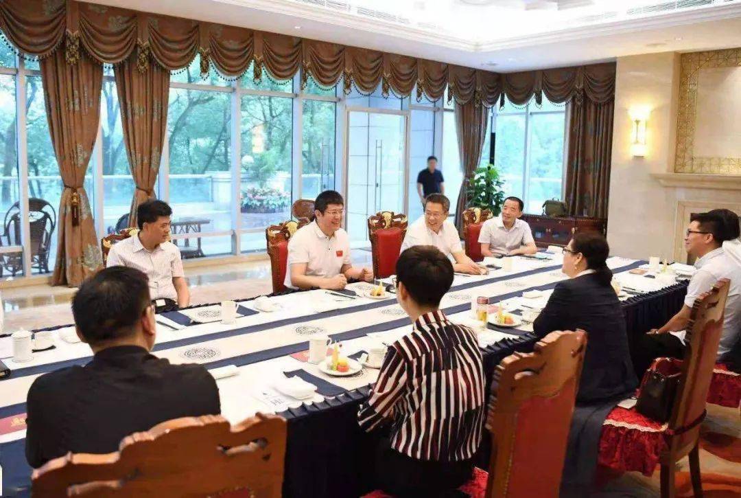 单向前|解放日报整版报道芜湖早餐会：市领导“约饭” 早餐会“破圈”