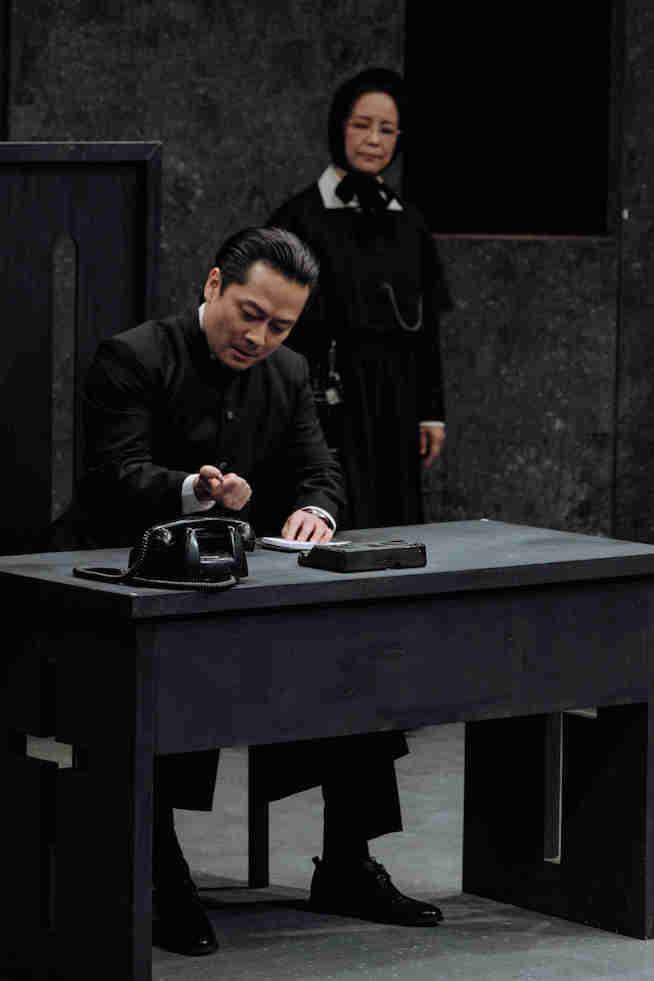 西斯|严肃话剧《怀疑》在上海观众心中的分量“不用怀疑”