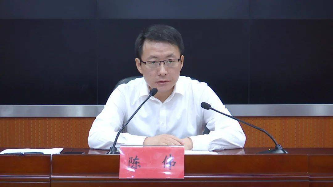 县领导杨丙红,胡光喜,韦刚,钱梅,吴朝晖在肥西分会场收听收看了会议.