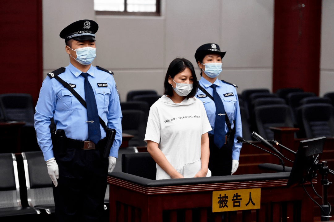 法庭审理查明,1996年至1999年间,劳荣枝和法子英二人共谋并分工,由劳