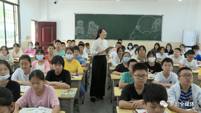 优秀教师风采罗田县实验中学闻桂花三尺讲台育桃李牢记初心乐奉献