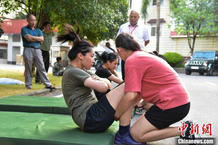 素质|广西女新兵入伍前素质考核