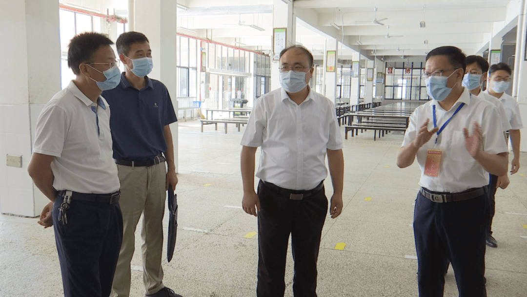 9月9日,市委副书记,代理市长裴永波深入城区部分学校