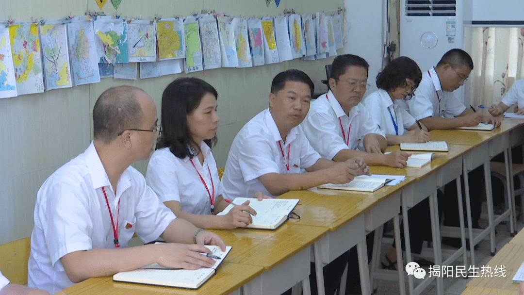 庄伟平校长履新以来,兢兢业业,一丝不苟,完善教学基础设施,改善了教师