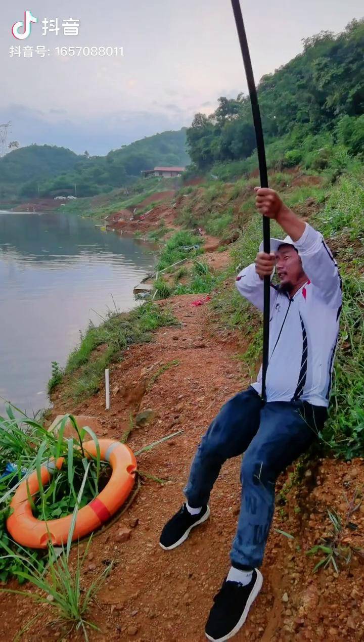 天啦是什麼大魚讓我慘敗釣魚成抖音第一休閒運動dou是釣魚人牛鼠峽