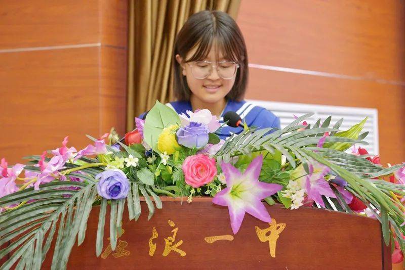 庄浪一中庆祝第37个教师节暨表彰奖励大会