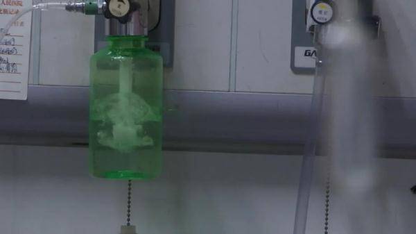 男子|骑共享单车发生事故，男子脑出血生命垂危，开颅手术成了唯一希望……