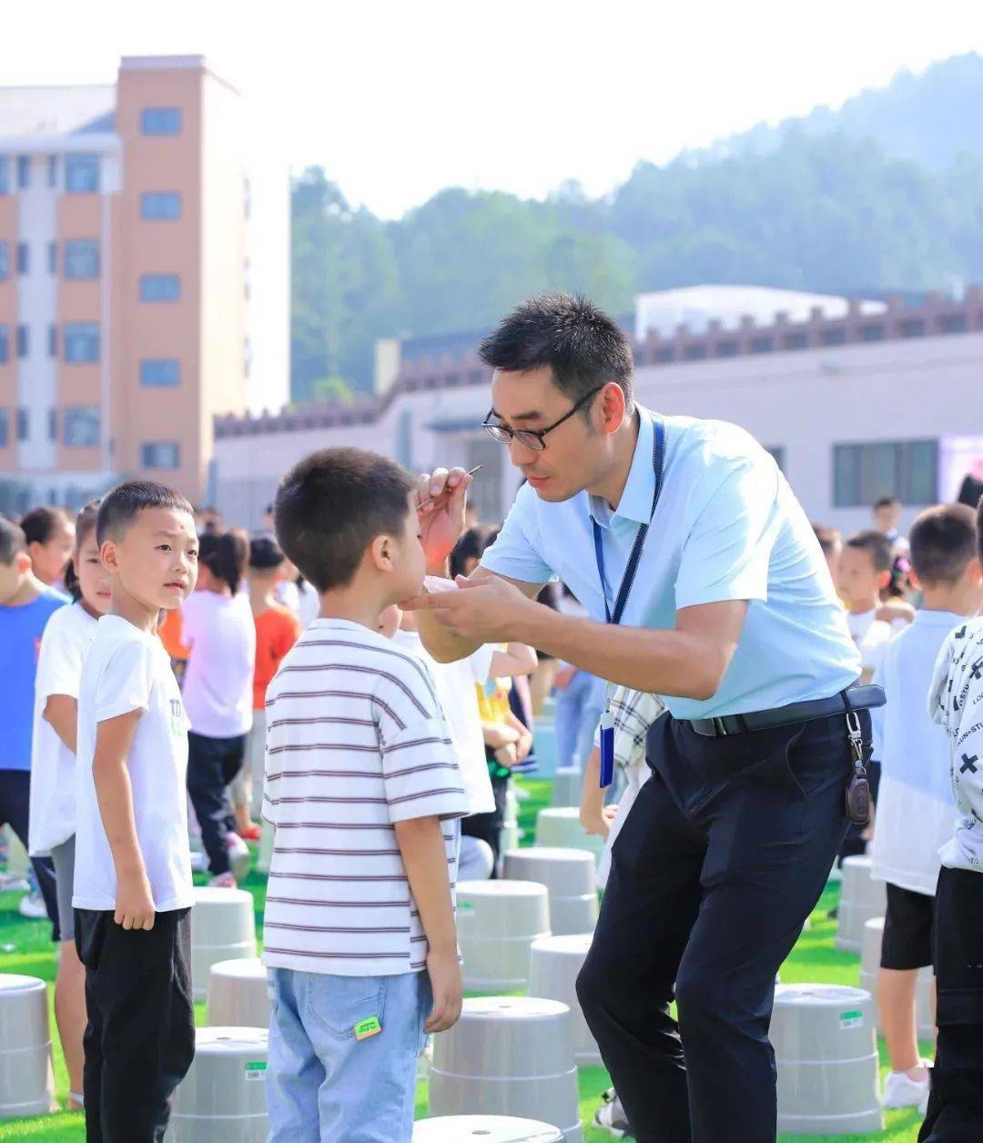 燃爆了北川永昌实验学校的开学典礼暨庆祝教师节活动