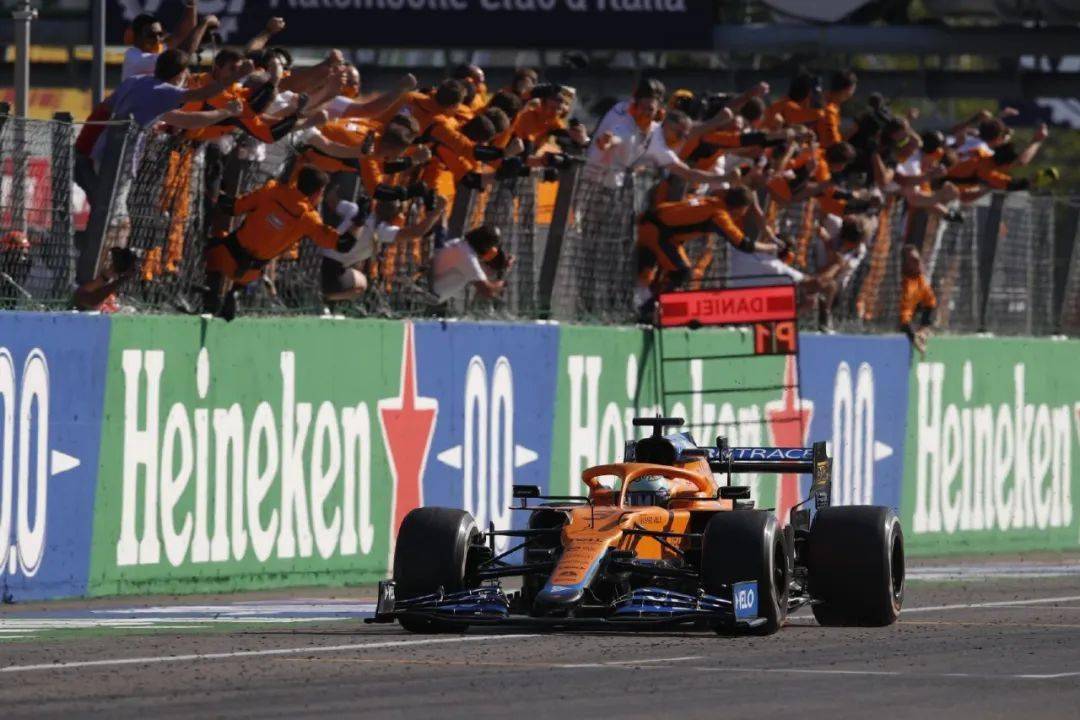 F1意大利站正赛 里卡多夺冠3344双双退赛 汉密尔顿