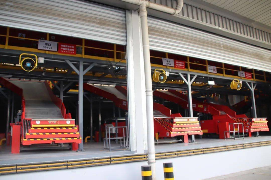 顺丰郑州航空快件转运中心启用 系顺丰在中部地区最大的航空快件处理