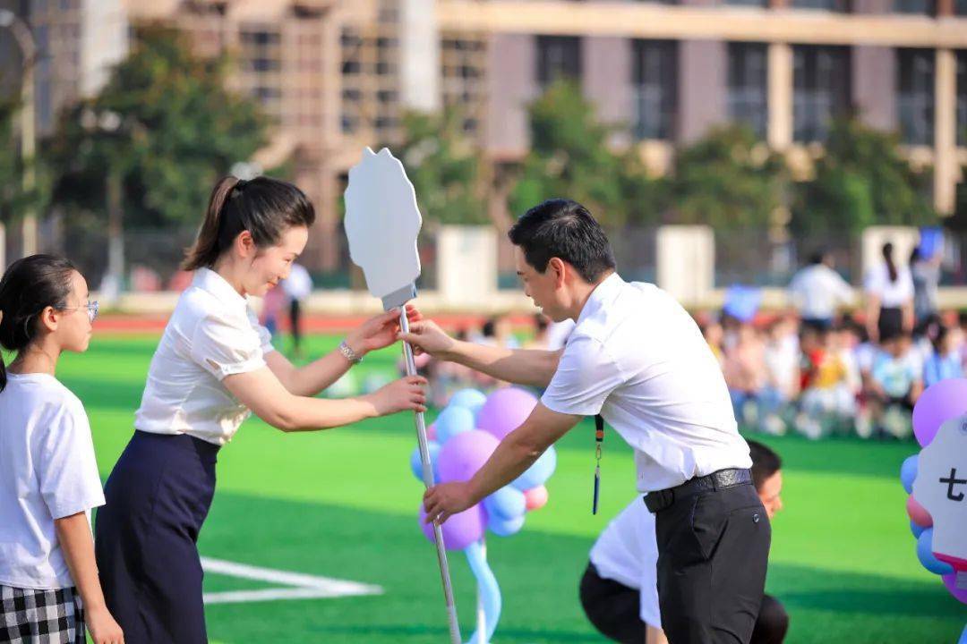 燃爆了北川永昌实验学校的开学典礼暨庆祝教师节活动