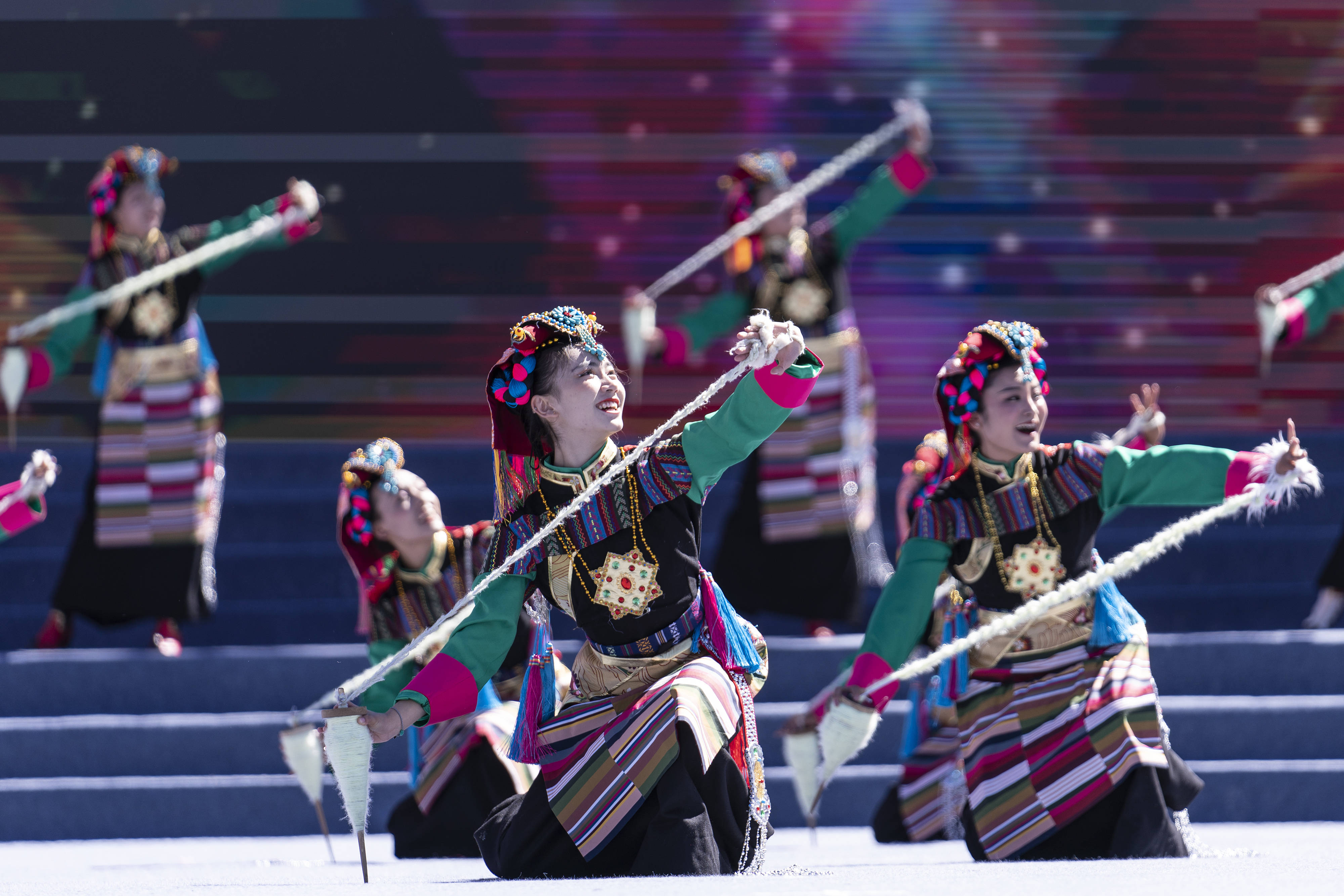 节在西藏山南开幕9月13日,演员在2021雅砻文化旅游节开幕式上表演舞蹈