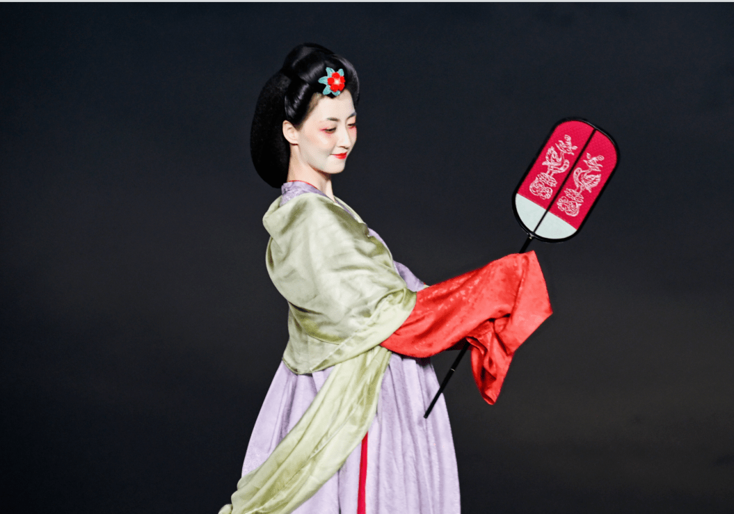 华云裳|衣冠之美迎盛世，月牙泉边秀华服